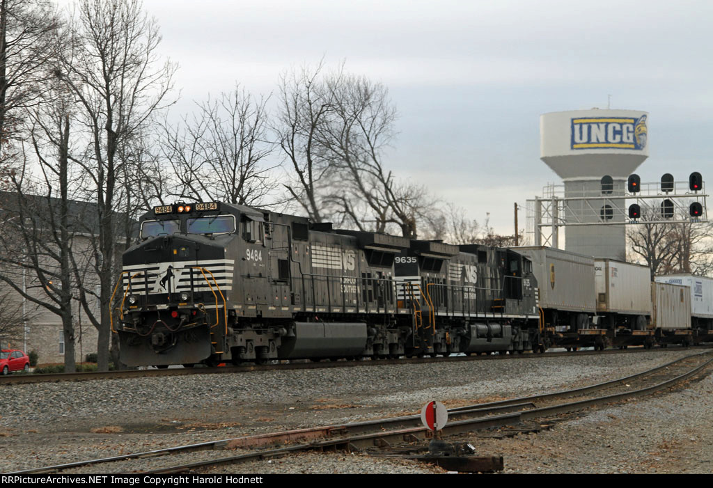 NS 9484 & 9635 lead train 218 southbound at Aycock